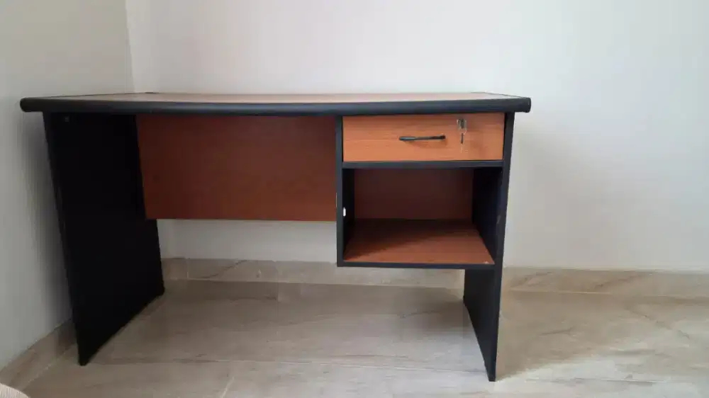 Dijual meja kerja wrn coklat