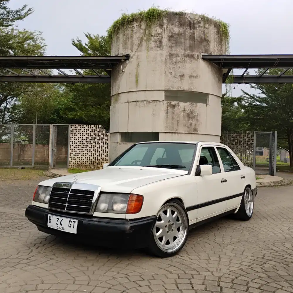 Mercedez Benz W124 200