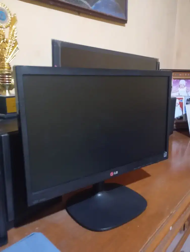 Monitor LED LG 20inc wide