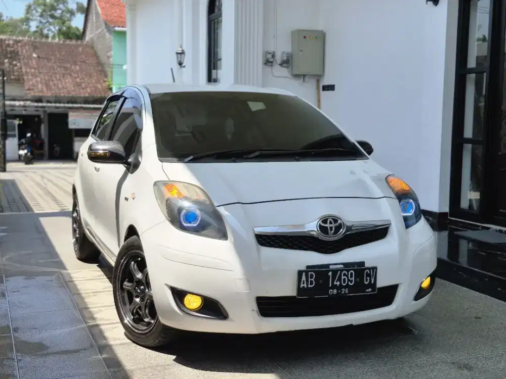 TOYOTA YARIS 1.5J AT 2011