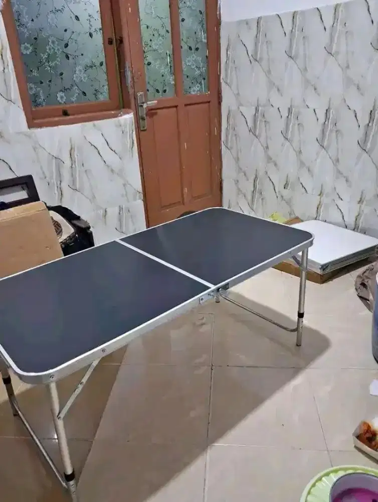 Meja lipat hitam