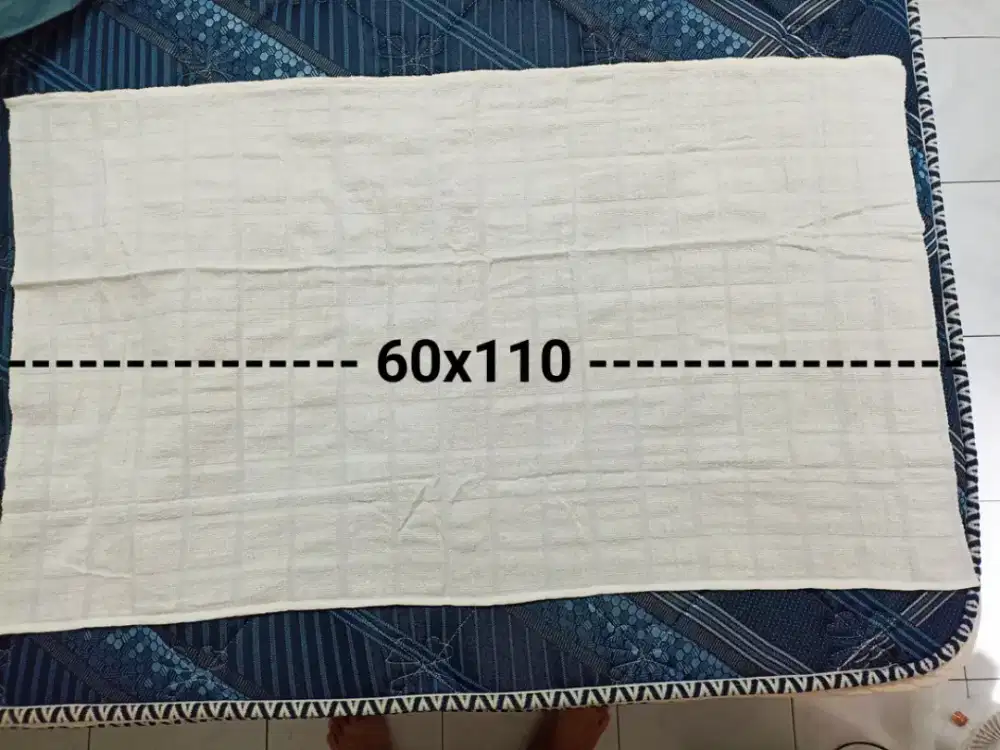 Handuk putih kotak