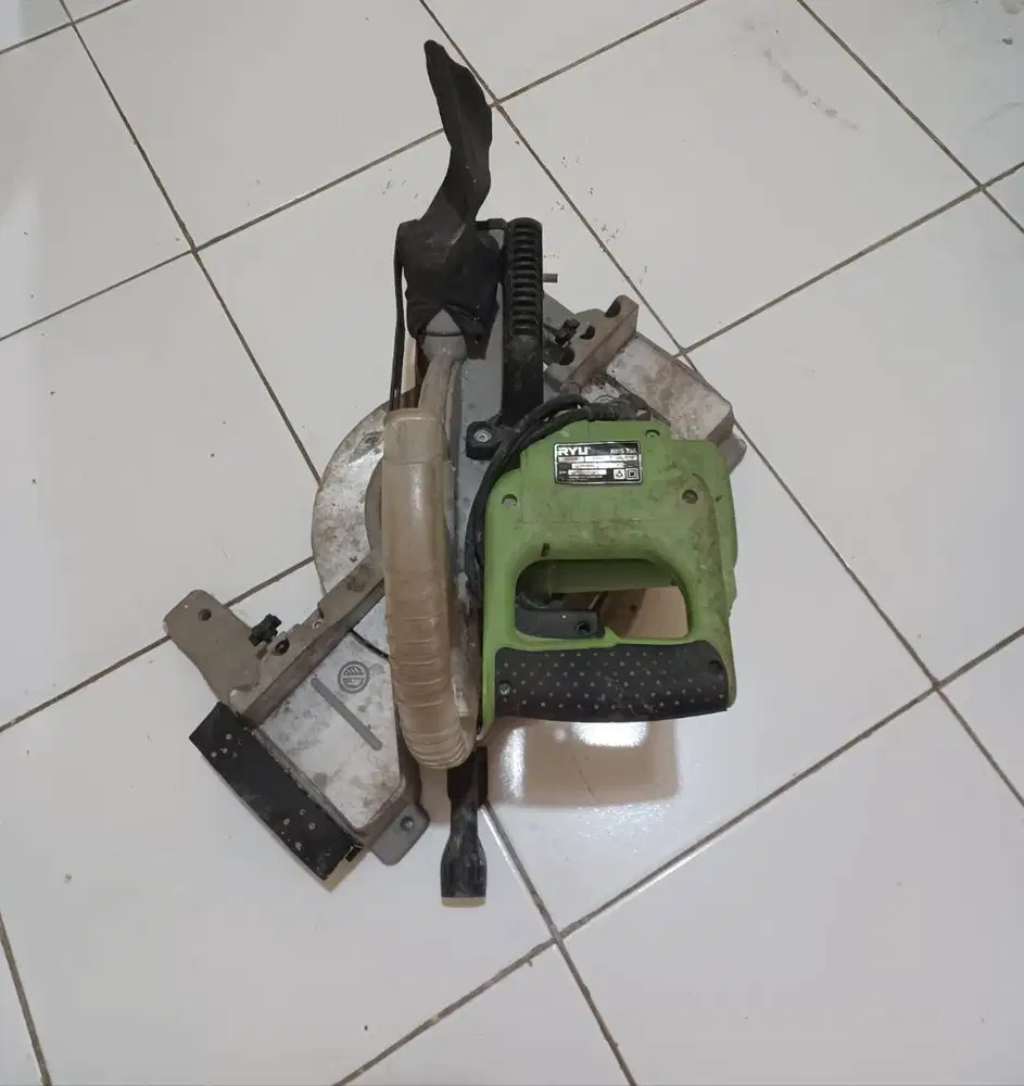 Mesin potong aluminium 10