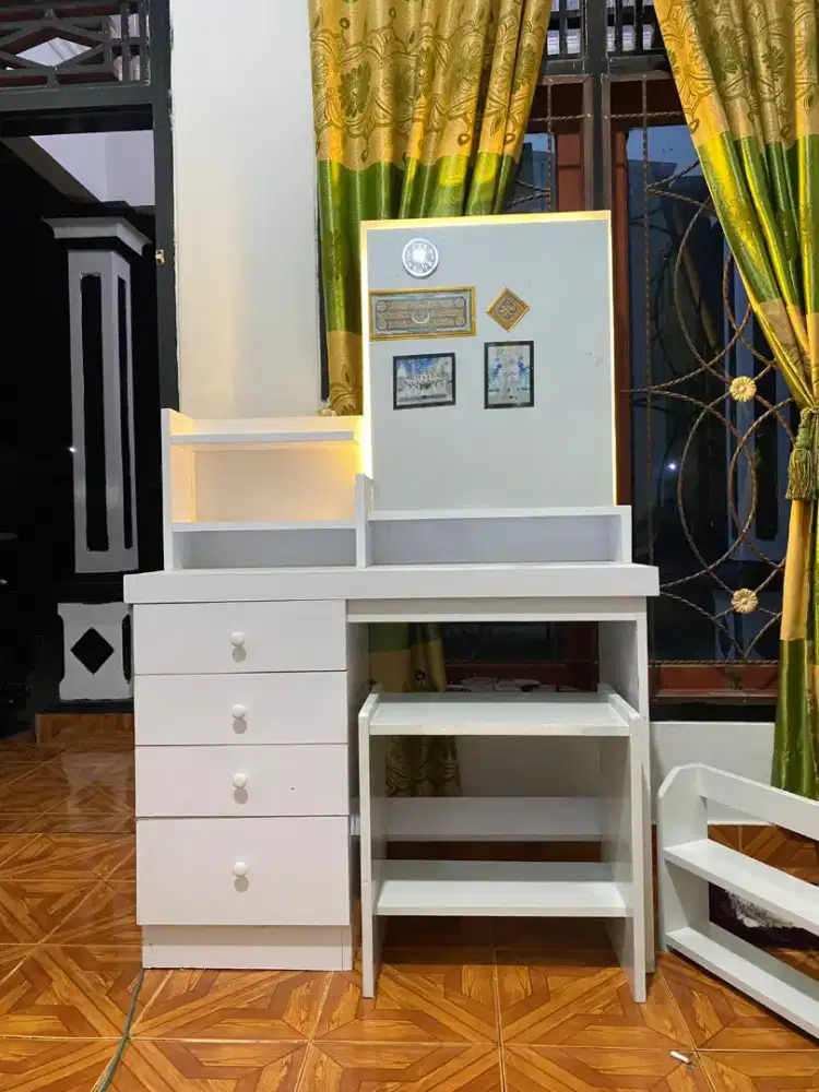 MEJA RIAS MEWAH