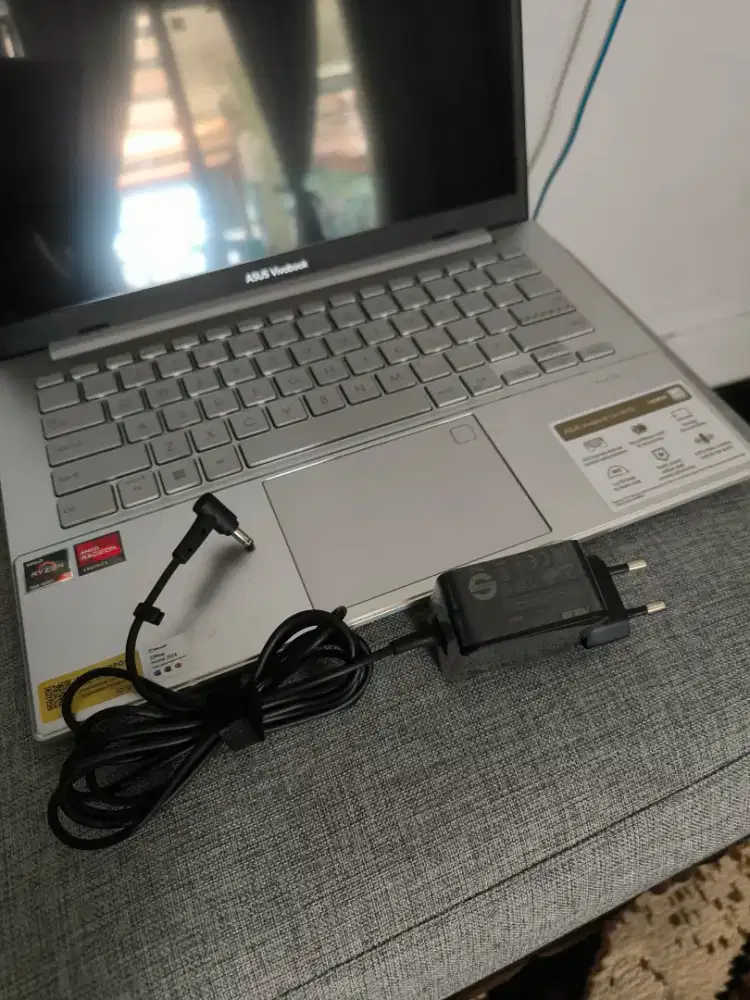 Asus vivobook 14 Ryzen 5 16/512