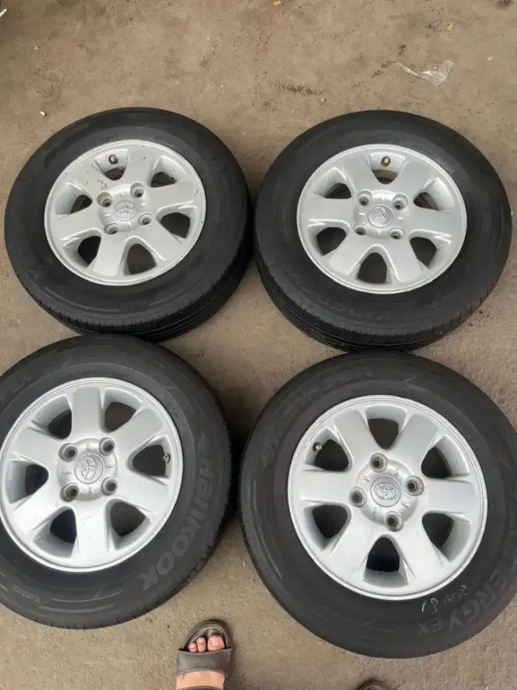 Velg original OEM Toyota Avanza ring 14 pcd 4x114,3 ban 185/70 R14