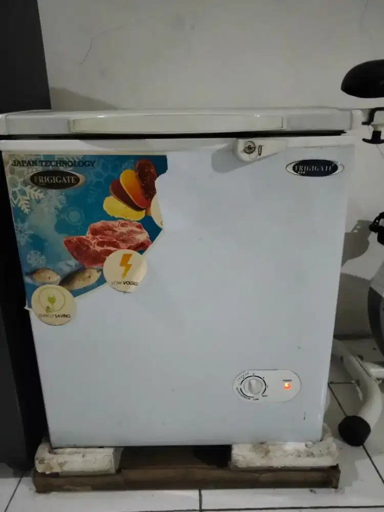 Dijual cepat chest freezer Frigigate 100 Liter 