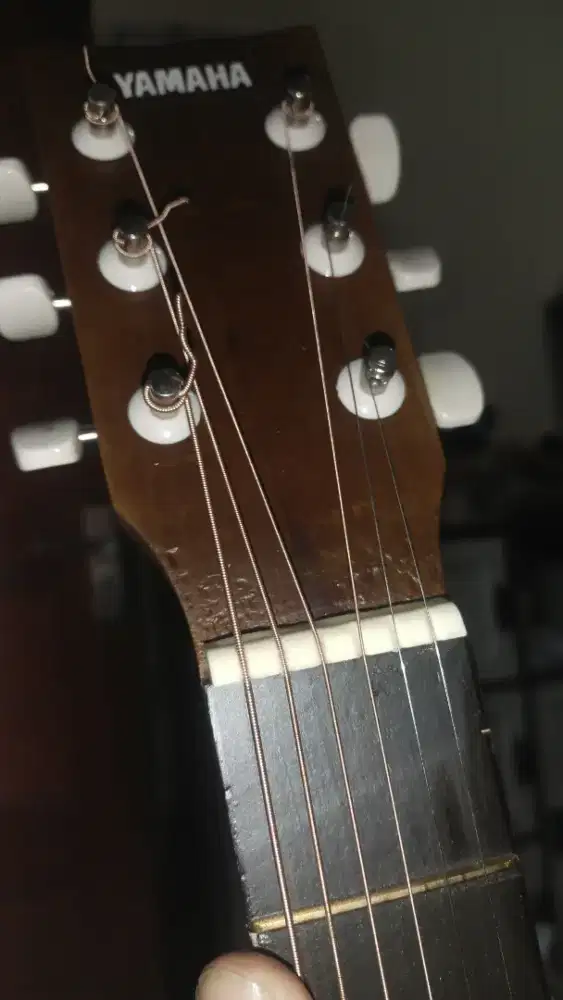 Gitar akustik elektrik custom yamaha jarang dipakai