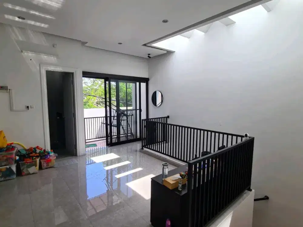 EDD.A012 Rumah Royal Residence Buckingham Lokasi Surabaya Barat Murah