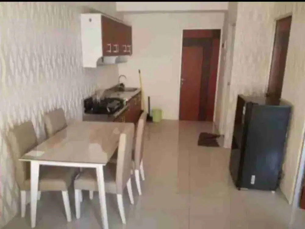 DISEWAKAN UNIT APARTMENT GUNAWANGSA MERR 2BR TERLUAS TINGGAL BAWA KOPER

Type 2BR
Luas 52m2 
TOWER B
Lantai 11
City View
SHMRS

FULL Furnished:
Bed di Tiap Kamar Tidur,  Lemari, Meja Rias, AC, Kulkas 1 Pintu, Sofa, Meja Makan + Kursi, Kitchen Set + Kompor