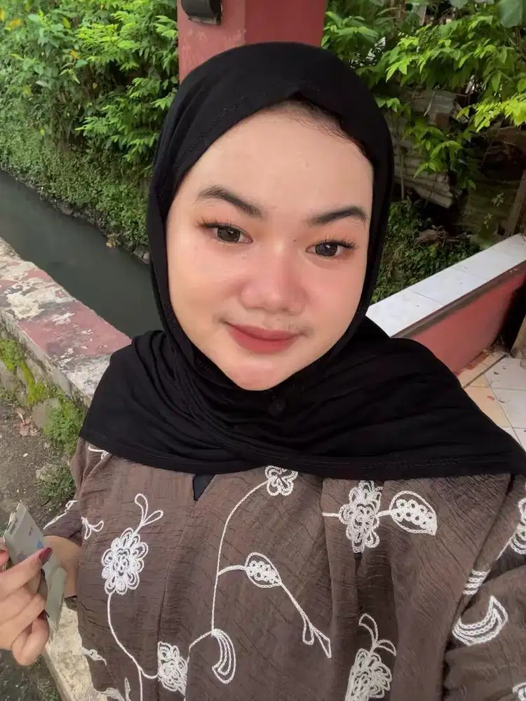 mencari pekerjaan(kasir,packing barang lebih diutamakan)