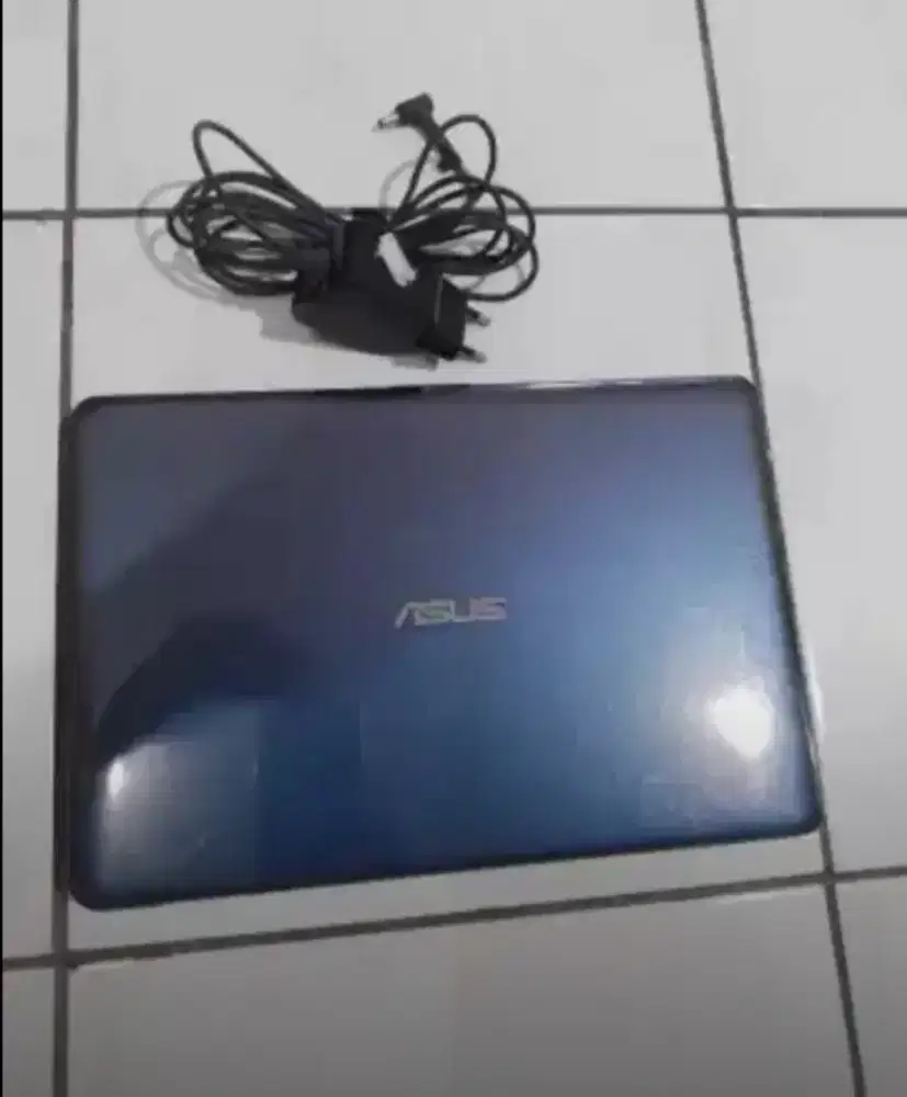 Dijual.Laptop.ASUS core i3 mulus normal