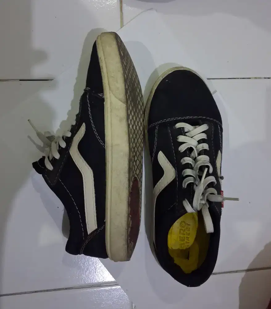 Sepatu kets Aero Street