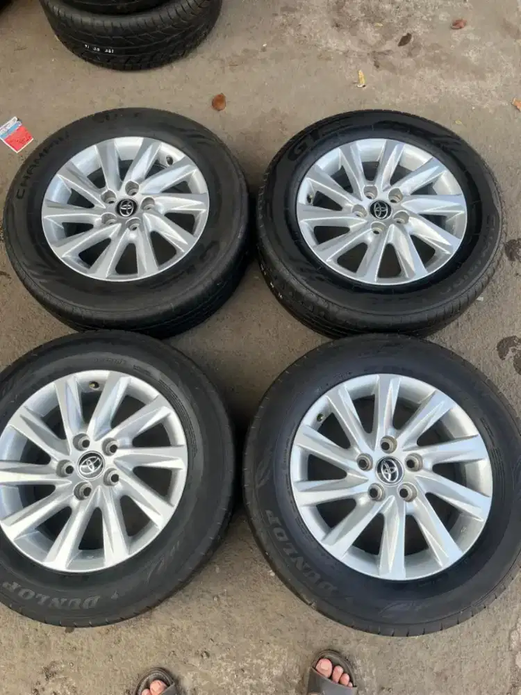 Velg original Toyota Innova zenix ring 16 pcd 5x114,3 ban 205/65 R16