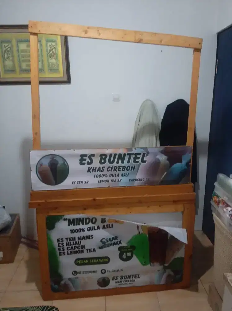 etalase/booth untuk jualan full kayu negoin aja