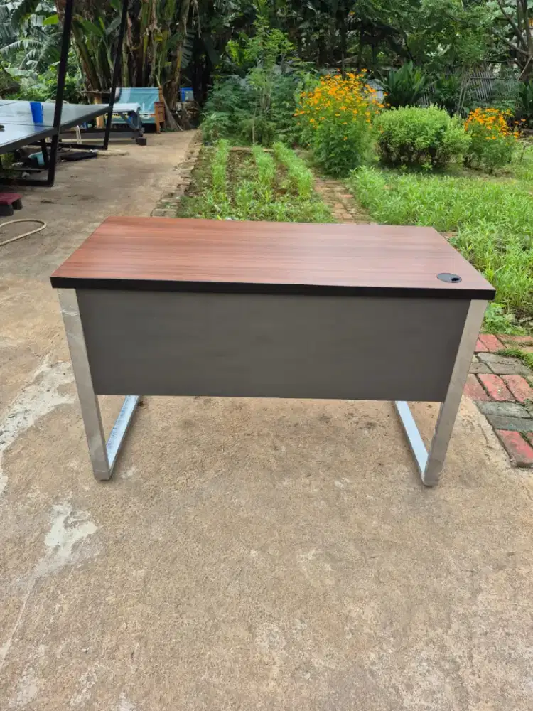 Meja kerja kantor