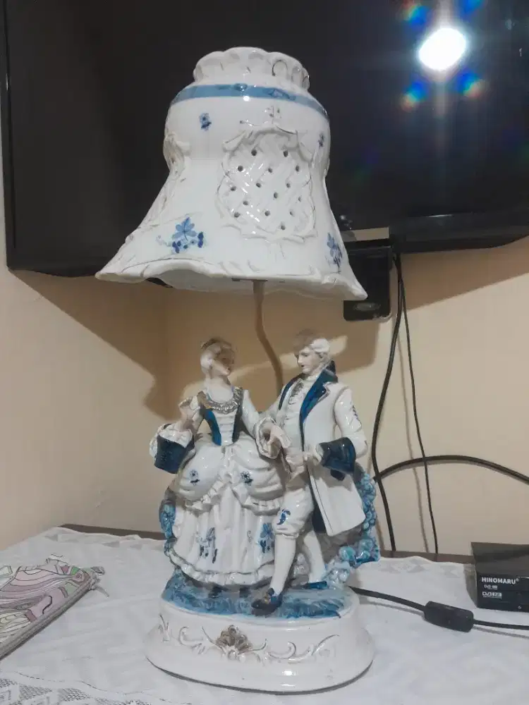 Lampu Meja Sudut-Bahan Keramik Mengkilat