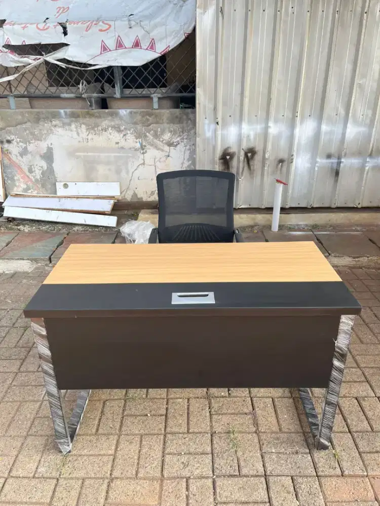 Meja kantor uk 120
