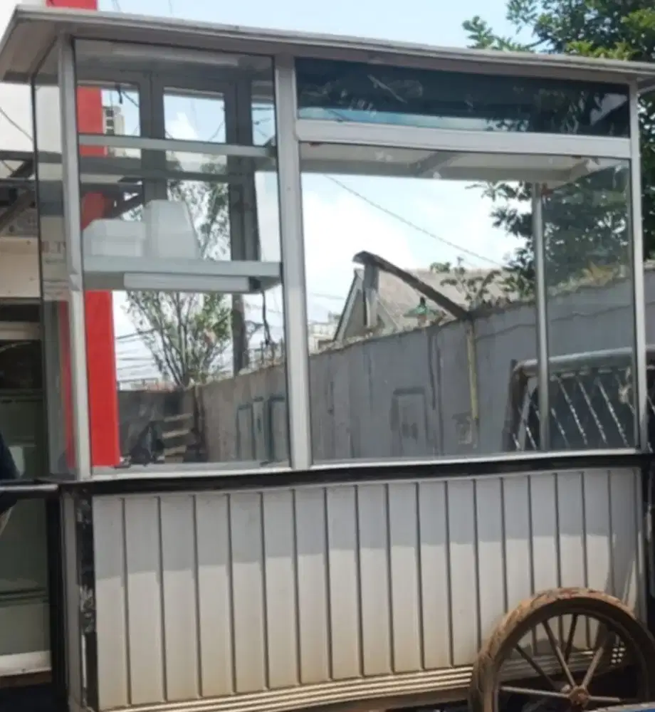 jual gerobak gorengan satu set kompor baru dipakai 1 bulanan.