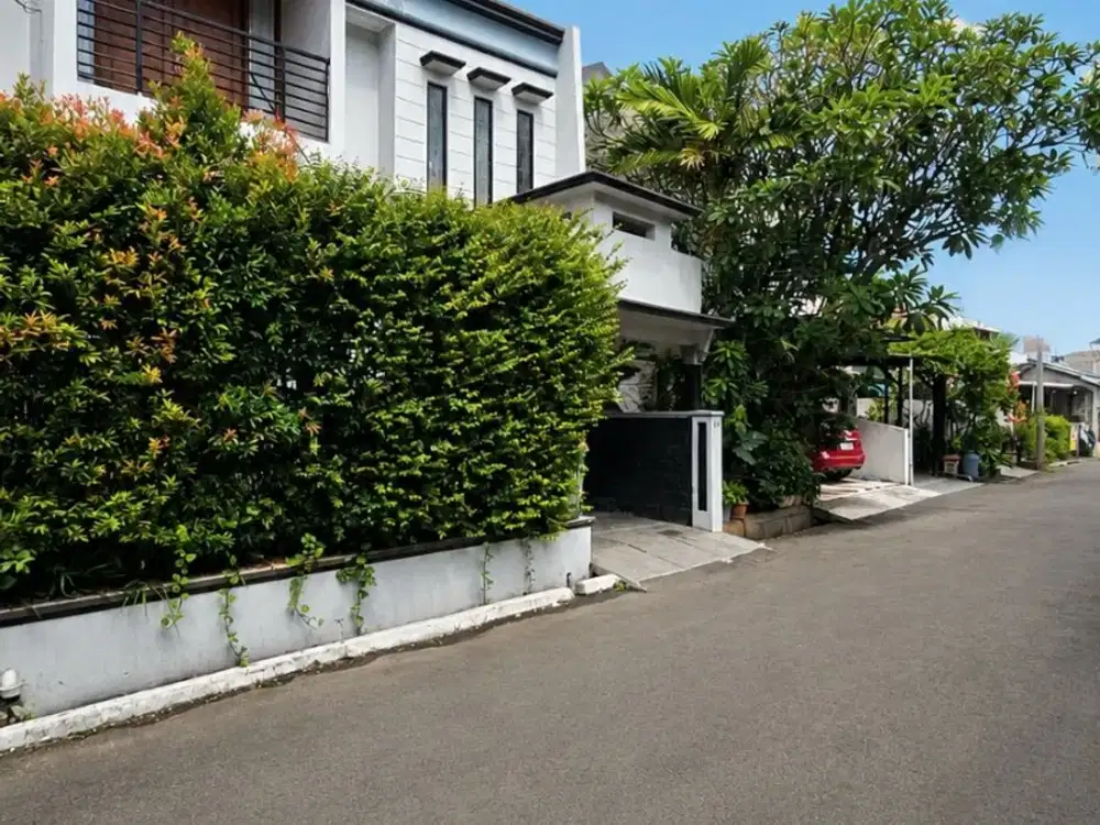 Rumah Dijual Condet. Bangunan Terawat. Komplek, Jln Utama. NEGO