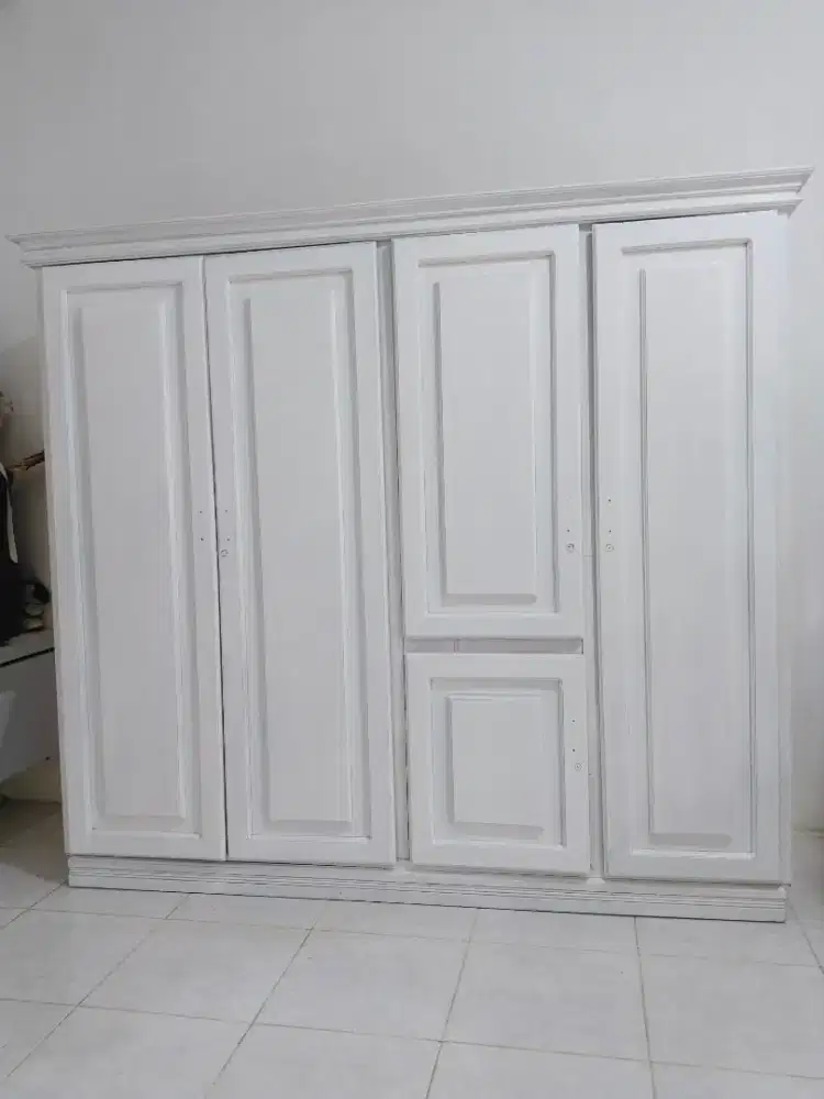 LEMARI 4 PINTU MEWAH JUAL CEPAT