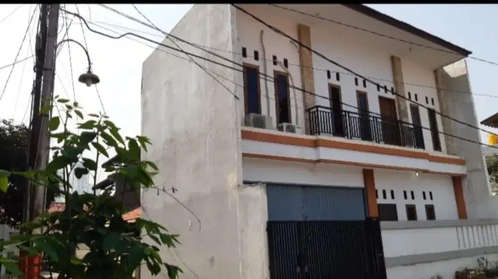 Disewakan Rumah 2 Lt di Kebayoran Lama - Harga 55 Juta per tahun