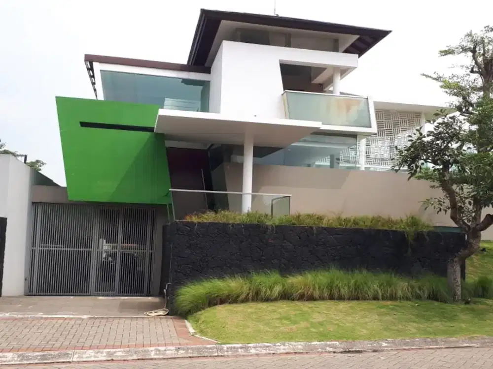 Dijual Rumah Lux Ratnasasih Kota Baru Parahyangan View Danau