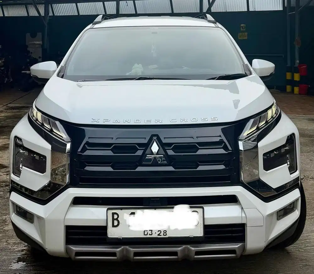 Mitsubishi New Xpander Cross Platinum Plus CVT NIK 2023 Putih