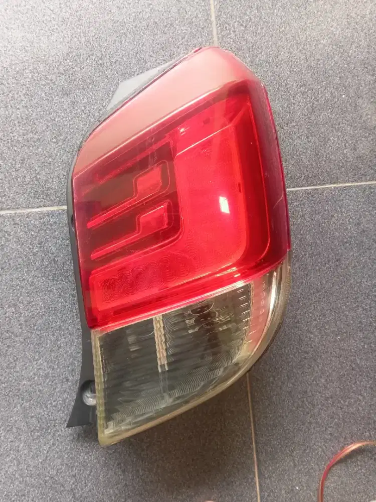 Stoplamp kanan mobil agya,ayla