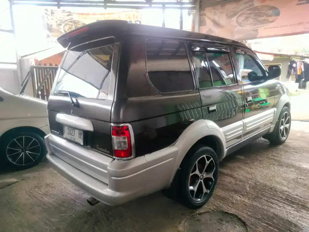 Mitsubishi kuda bensin grandia 1600cc th2003