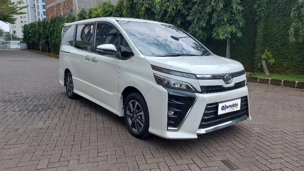 DP MURAH Toyota Voxy 2.0 Bensin-AT 2020  CSMIB