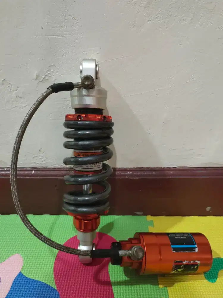Shock belakang moto 1 ninja rr