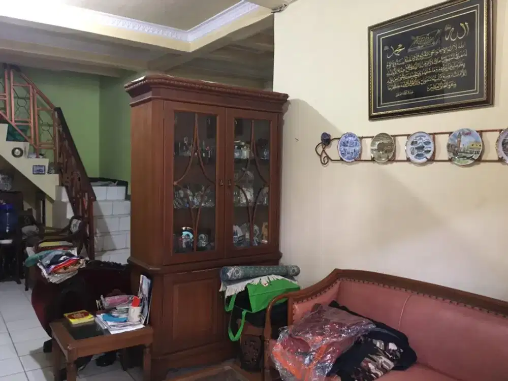 Dekat Stasiun, Tol & RS Islam! Rumah 2 Lantai di Malaka Country Estate Pondok Kopi – SHM, 4+1 KT