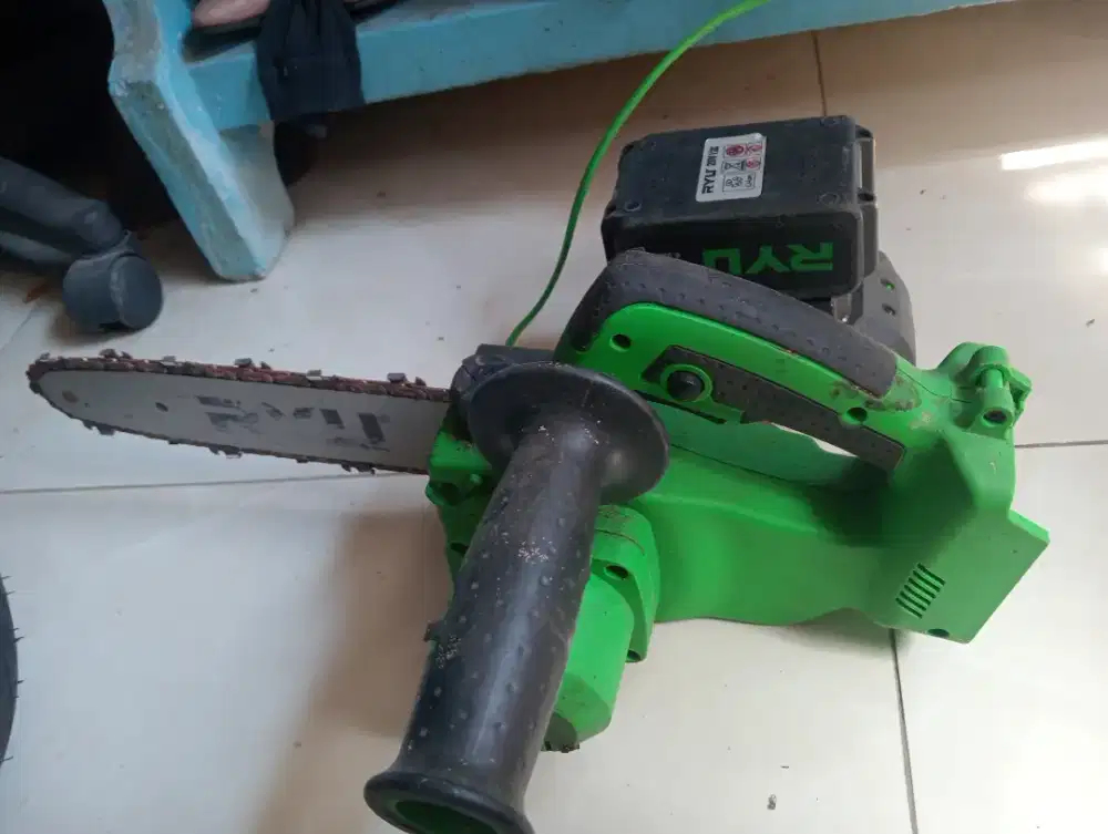 Gergaji kayu cas2 an merk Ryu dan gerinda maktex