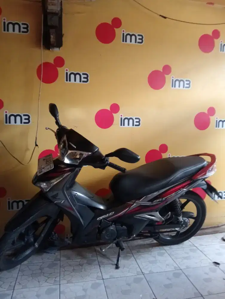Honda Supra helem in