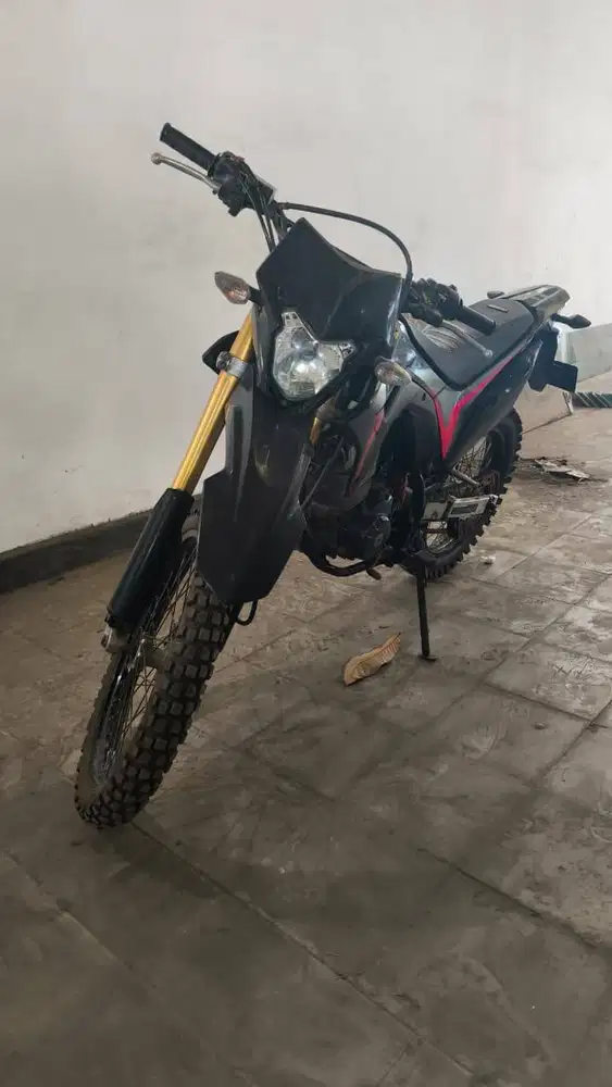 DIJUAL HONDA CRF TAHUN 2019 STNK BPKB LENGKAP WARNA HITAM