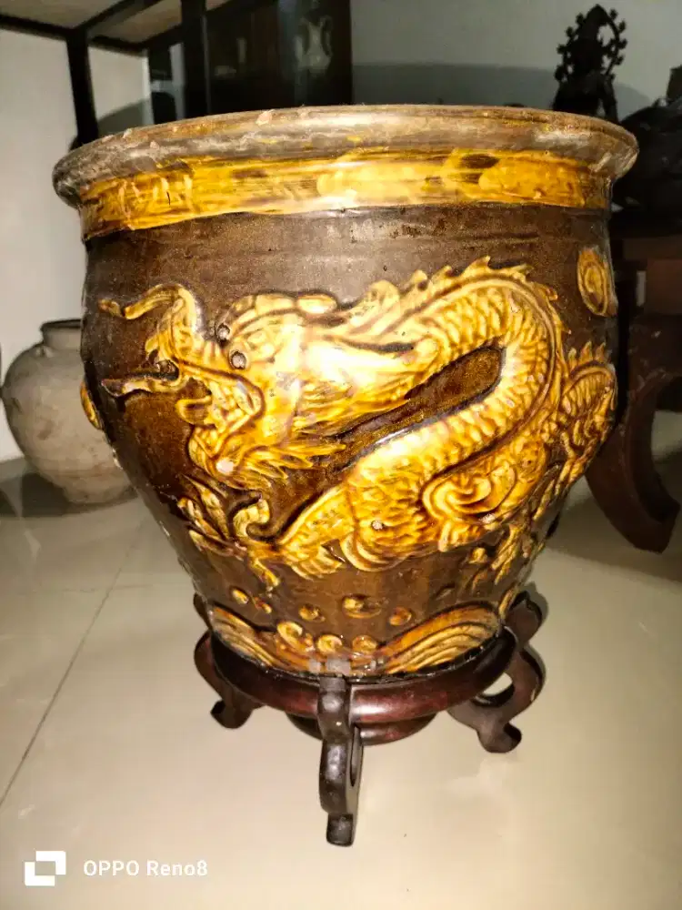 Guci naga antik