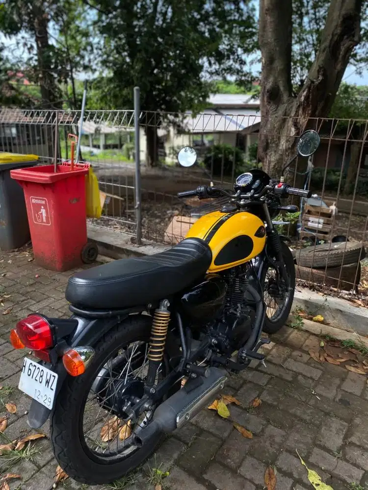 FORSALE W175 CAFE