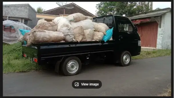 Driver bongkar muat barang