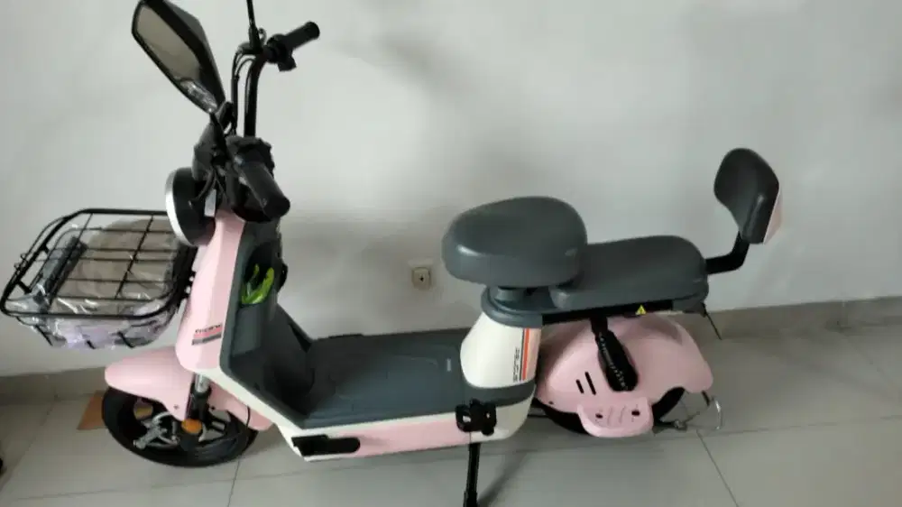 SEPEDA LISTRIK PINK SPT BARU SANGAT JARANG PAKE