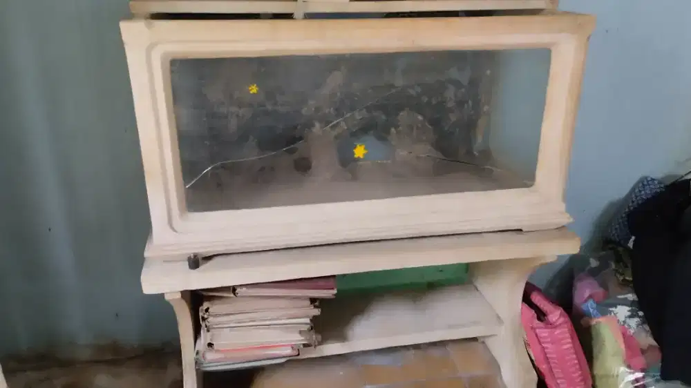 Aquarium keramik bekas