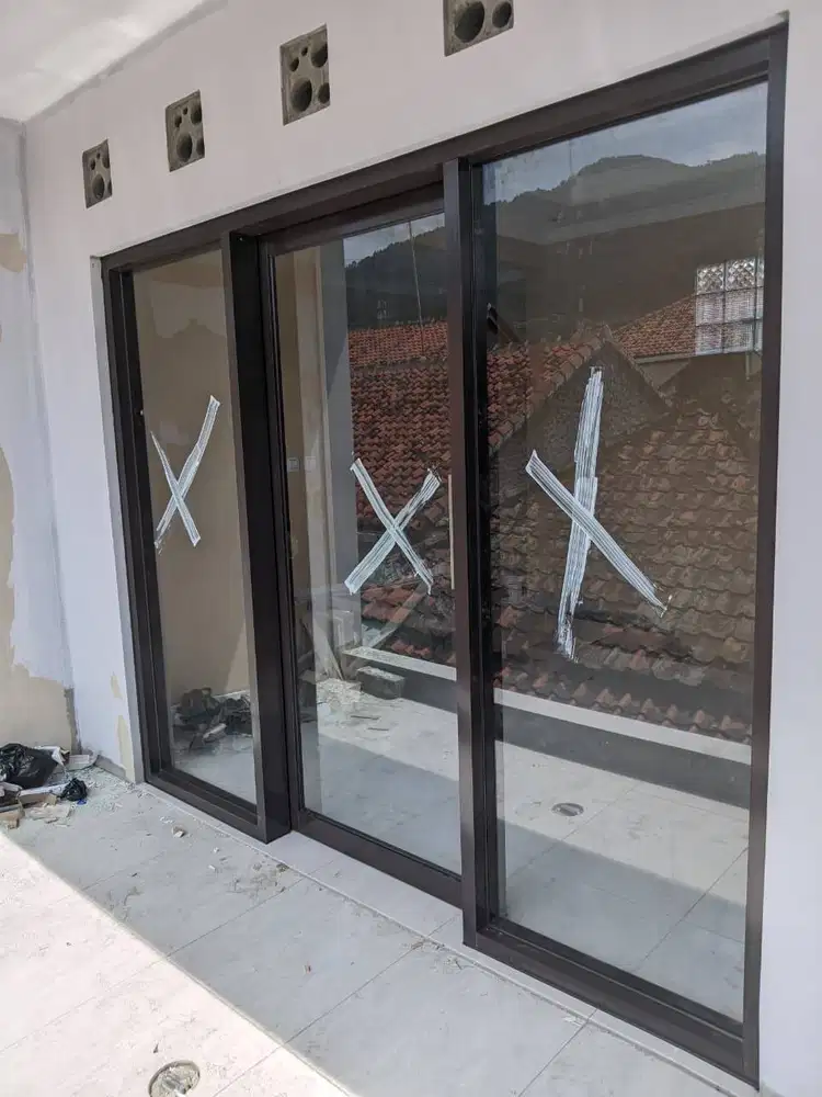 Kusen Alumunium - Pintu - Jendela