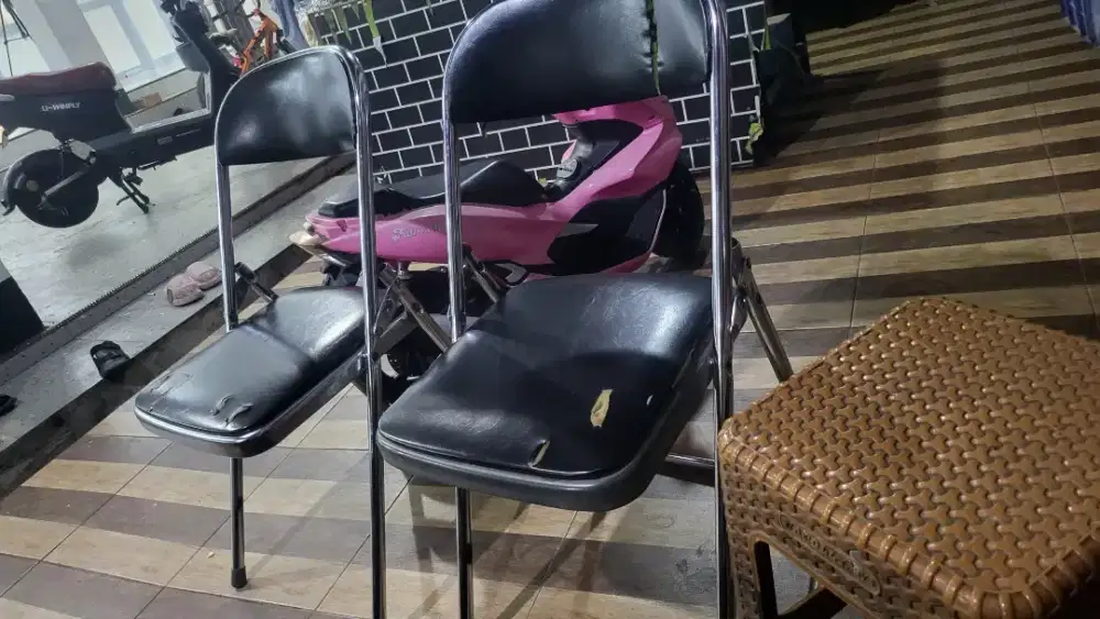 Kursi lipat besi