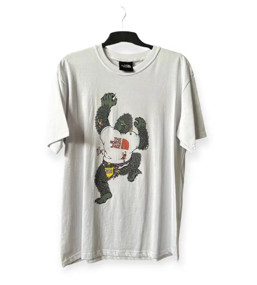 kaos tshirt preloved bal putih size 72x58 kingkong TNF