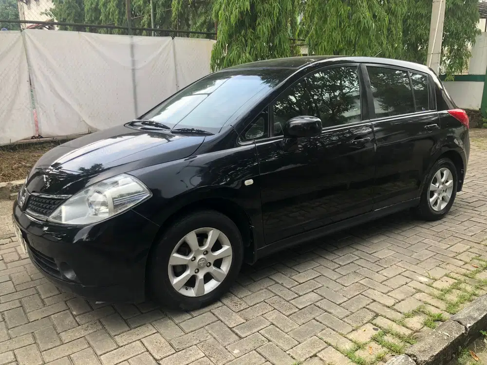Nissan Latio 2009 Bensin