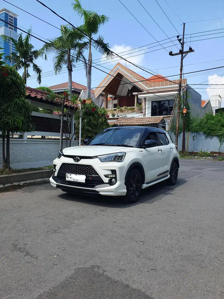 Toyota Raize 2024 Km 15rb GR Sport Turbo Two Tone Matic Warna Putih