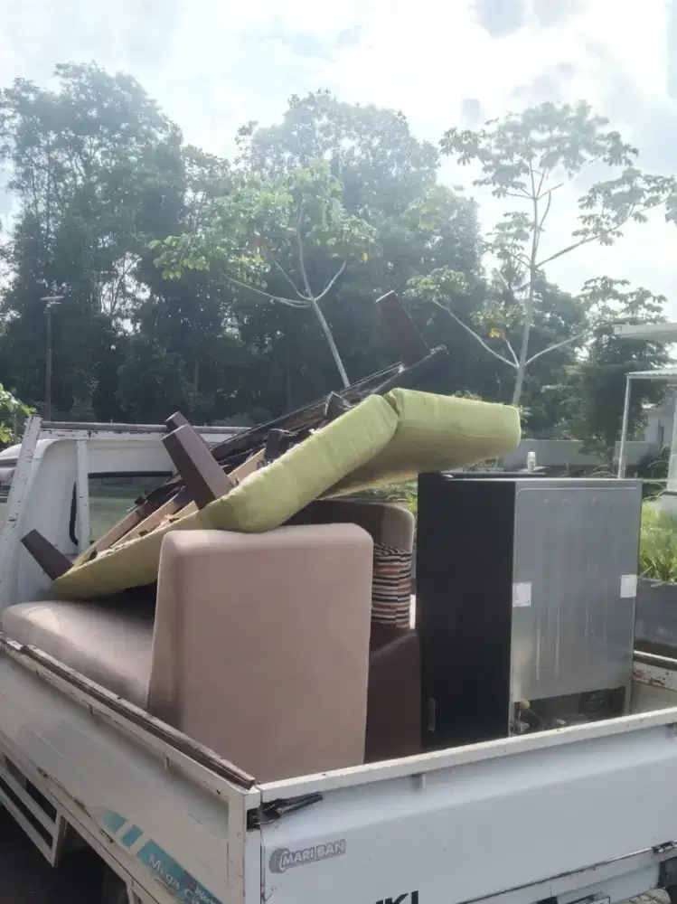Dibeli kulkas. Freezer. Tv. AC. Springbed. Lemari dll