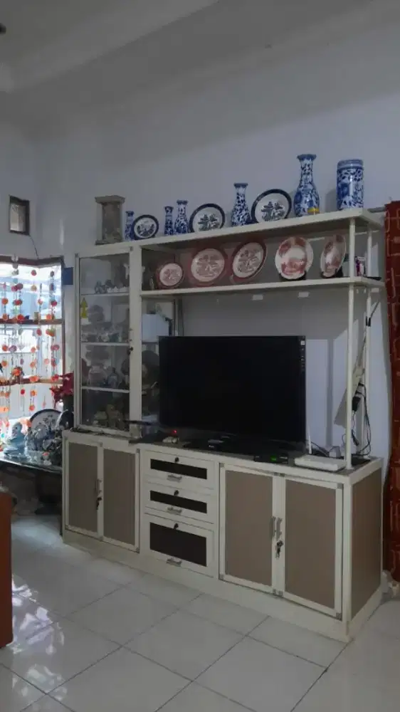 Lemari tv alumunium