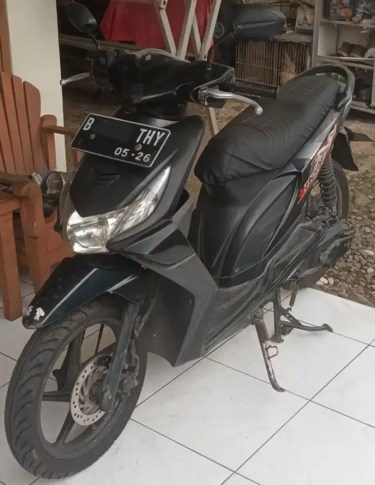 Honda Beat Karbu warna Hitam tahun 2011