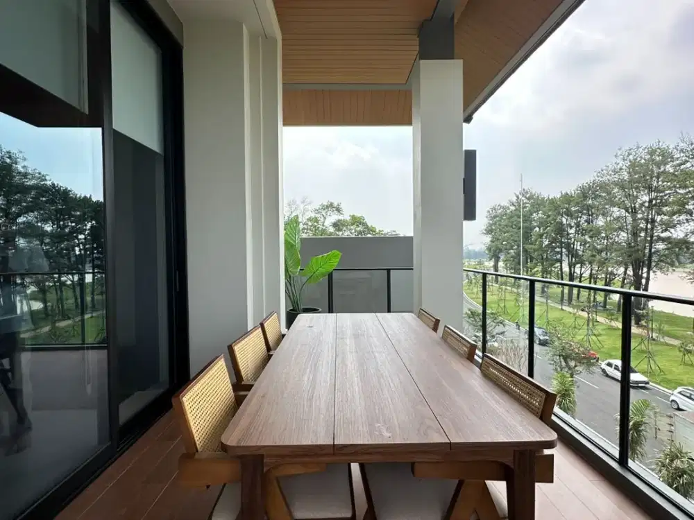 RUMAH MEWAH 3 LANTAI VIEW DANAU DI GADING SERPONG!